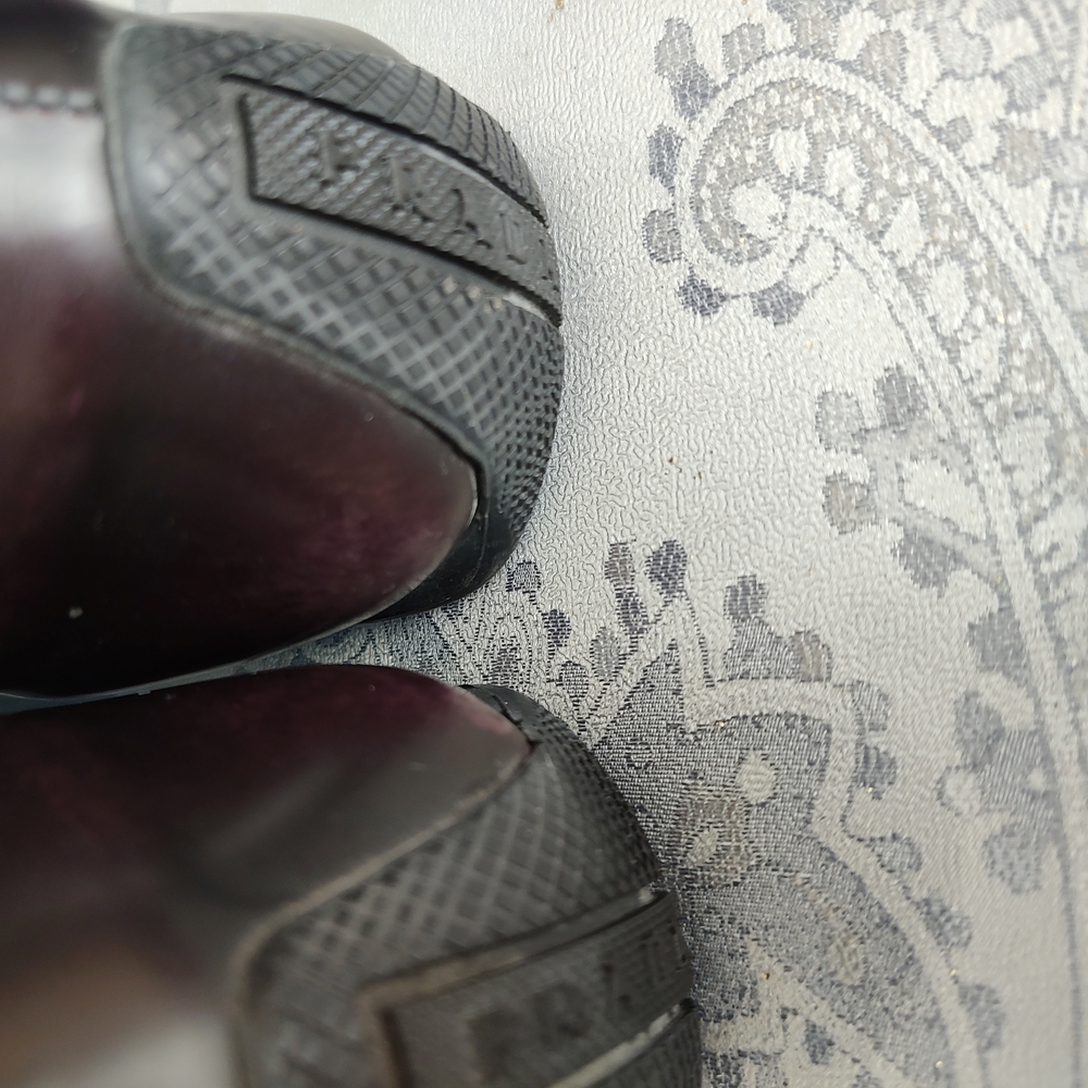 Prada Black and Gray Oxfords Sleek Leather Design - Picture 5 of 6